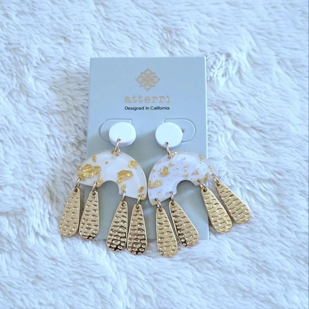 Atterri🛬 Gold💛 Plated Chandelier Style Earrings - NWT